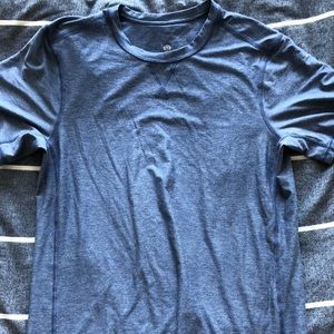 Small men’s Lululemon tee